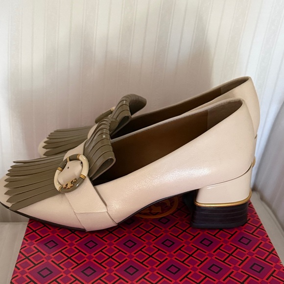 Tory Burch Cream and Tan Leather Loafers with Fringe - Picture 4 of 7